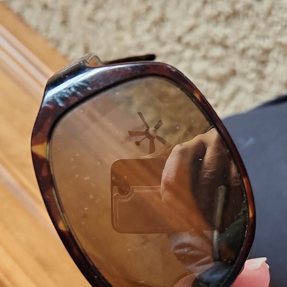 Maui Jim Tortoise Sunglasses with Blue Case - Picture 6 of 12